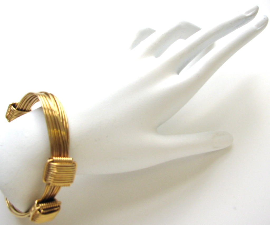 GUCCI Gold Elephant Hair Bangle Bracelet - Kimberly Klosterman Jewelry  Archives